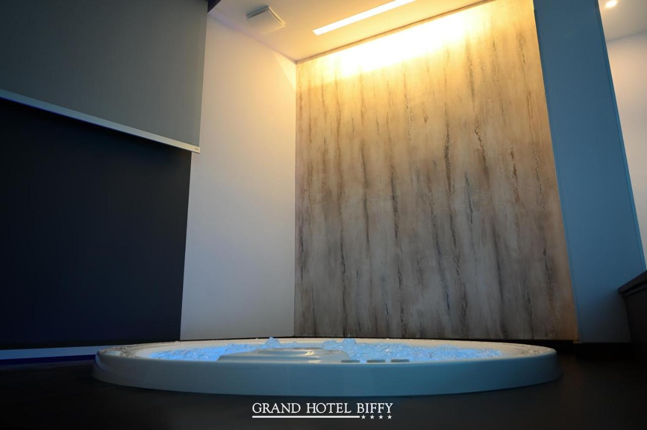 Grand Hotel Biffy 아리아노이르피노 외부 사진